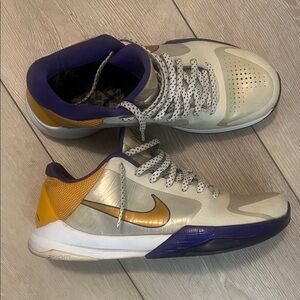 Nike Zoom Kobe Size 8 White Del Sol Purple Yellow 386647-100 “Lakers”